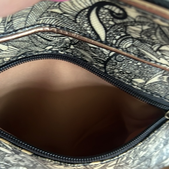 New Sakroots Crossbody purse handbag, Floral design gold lining keychain. PEACE! - Picture 8 of 13